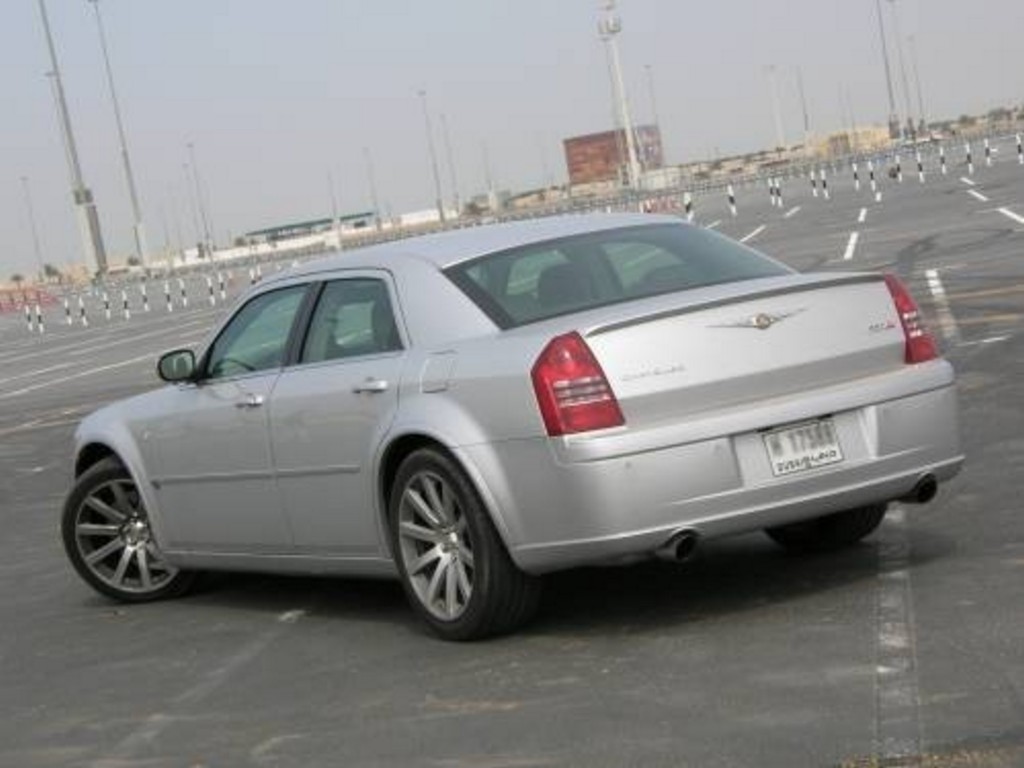 Price of chrysler 300 in dubai #5