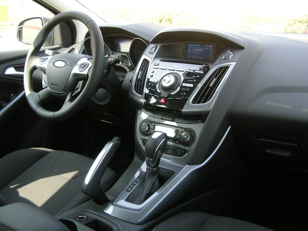 2012-Ford-Focus-Hatchback-7.jpg