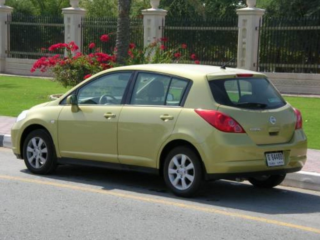 Nissan tiida 2006 hatchback review #3