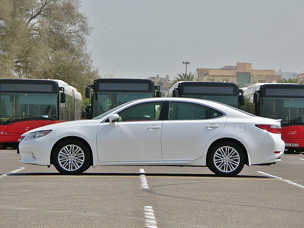 lexus es 350 
