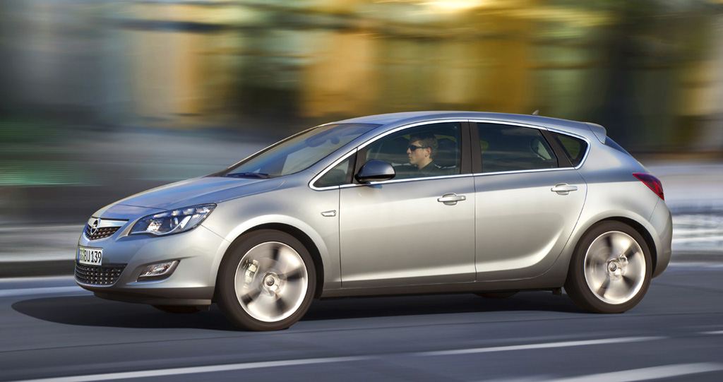 Opel Astra 2010 revealed