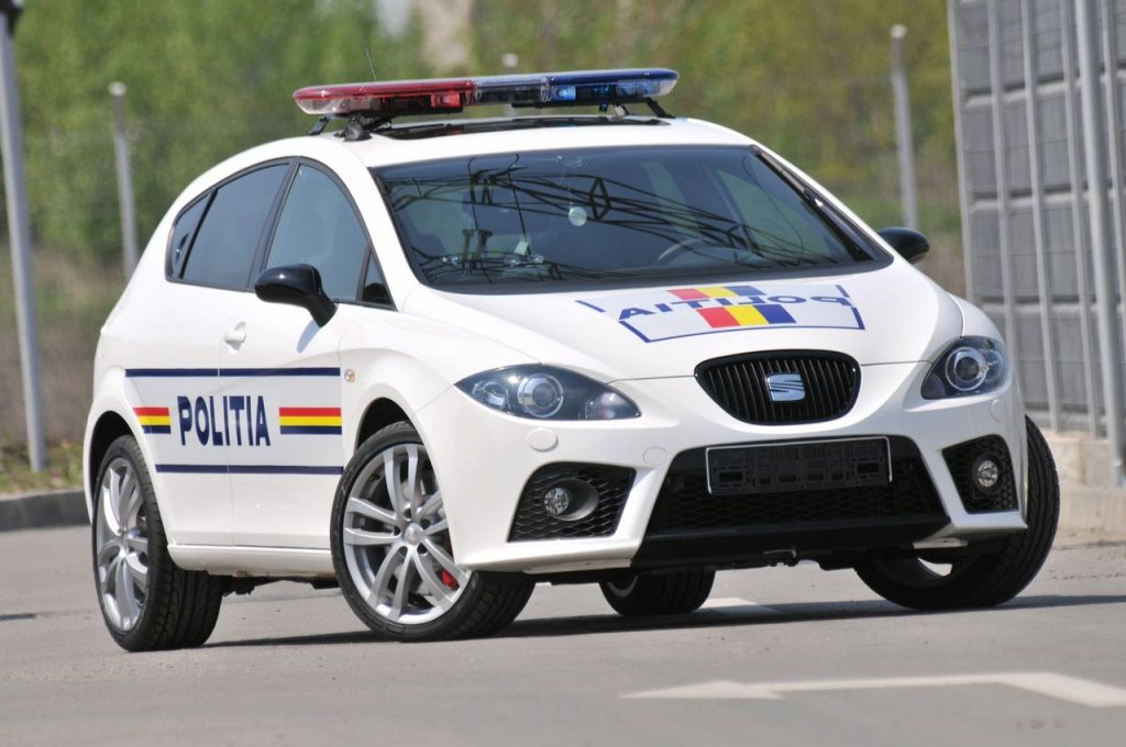 Seat Leon Cupra used as Romanian police car