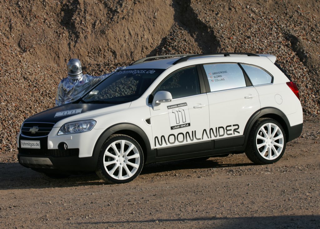 Chevrolet Captiva becomes gas-powered Moonlander