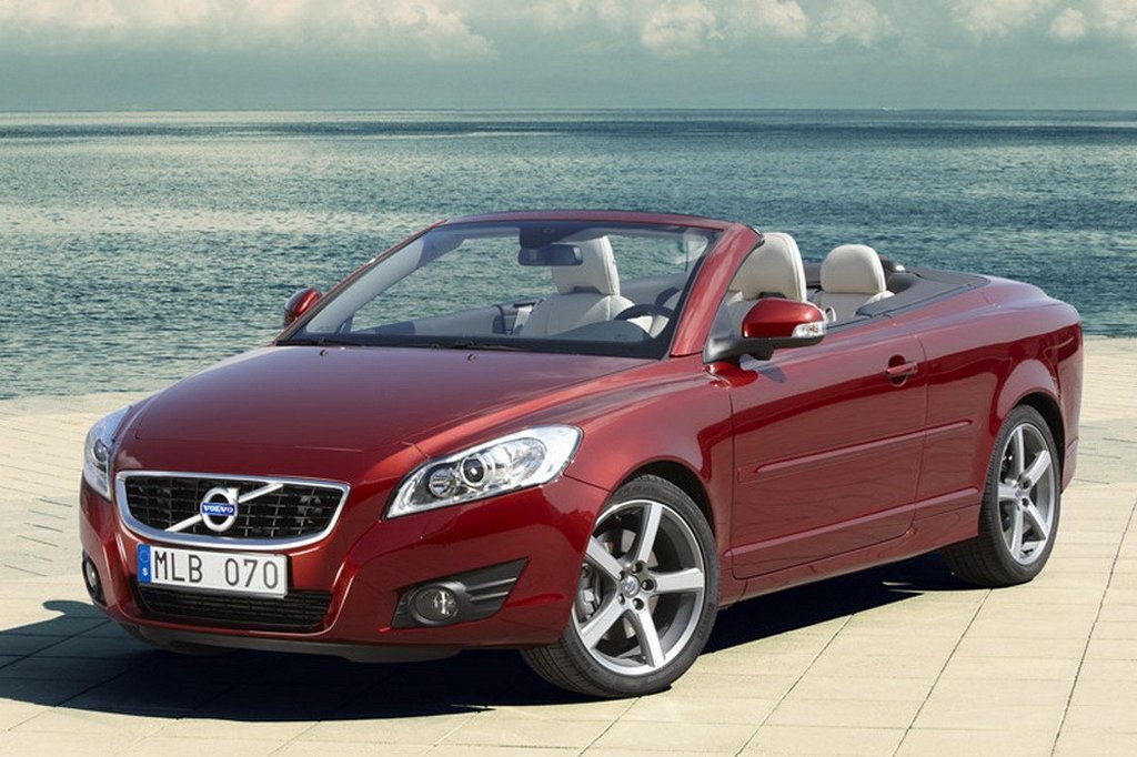 Volvo C70 2010 gets minor facelift