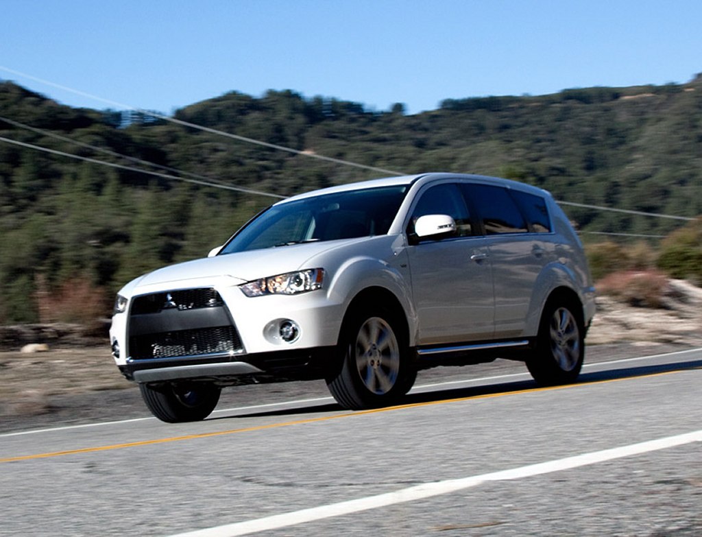 Форум мицубиси аутлендер. Mitsubishi Outlander 2010. Митсубиши Аутлендер 2010. Mitsubishi Outlander XL 2010. Mitsubishi Outlander XL 2015.