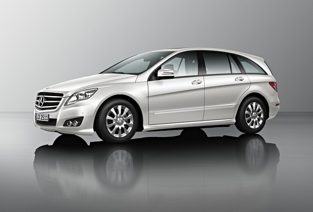 Mercedes-Benz R-Class 2011 receives frontal facelift