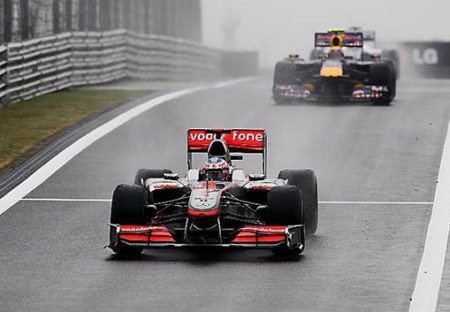 McLaren's Button wins 2010 Chinese F1 GP