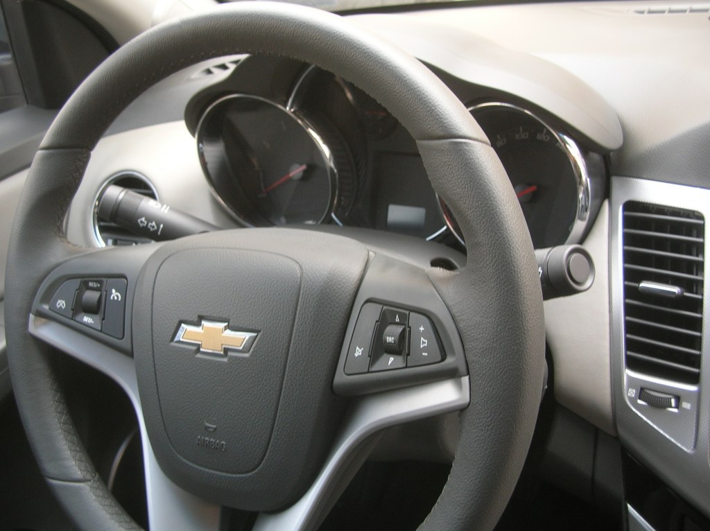 2010 Chevrolet Cruze Interior Drive Arabia