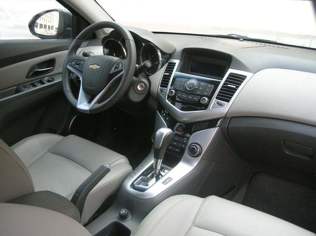 Long Term Update 2010 Chevrolet Cruze Interior Drive Arabia