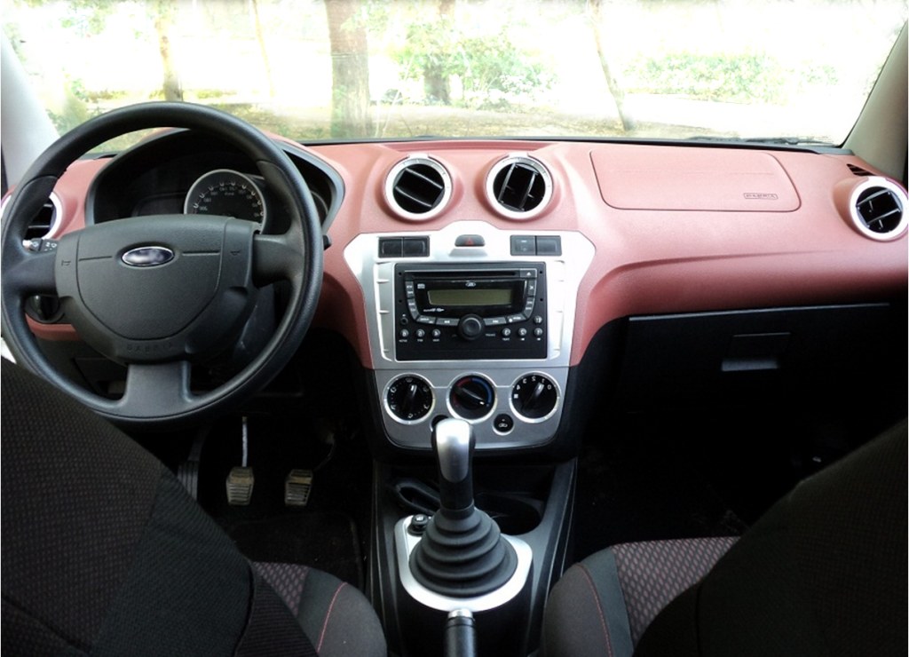 Buy Used 2011 Ford Figo 1.4 TITANIUM DURATORQ Manual in undefined - CARS24
