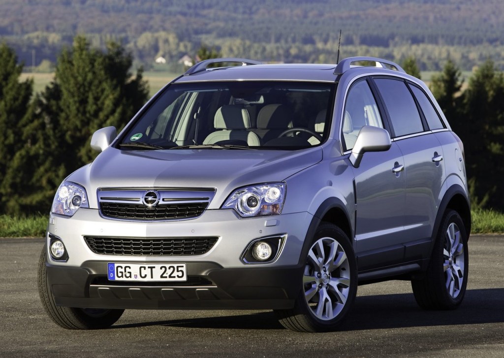 Opel Antara 2011 facelift quietly debuts with new engine