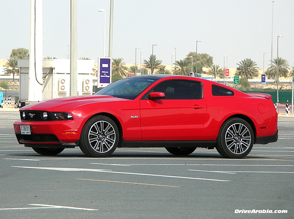 2011 challenger srt8 vs camaro ss