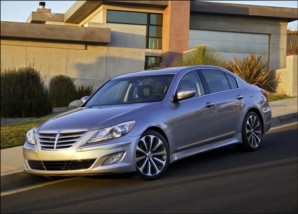 Hyundai Genesis 2012 gets new 3.8L V6 and 5.0L V8