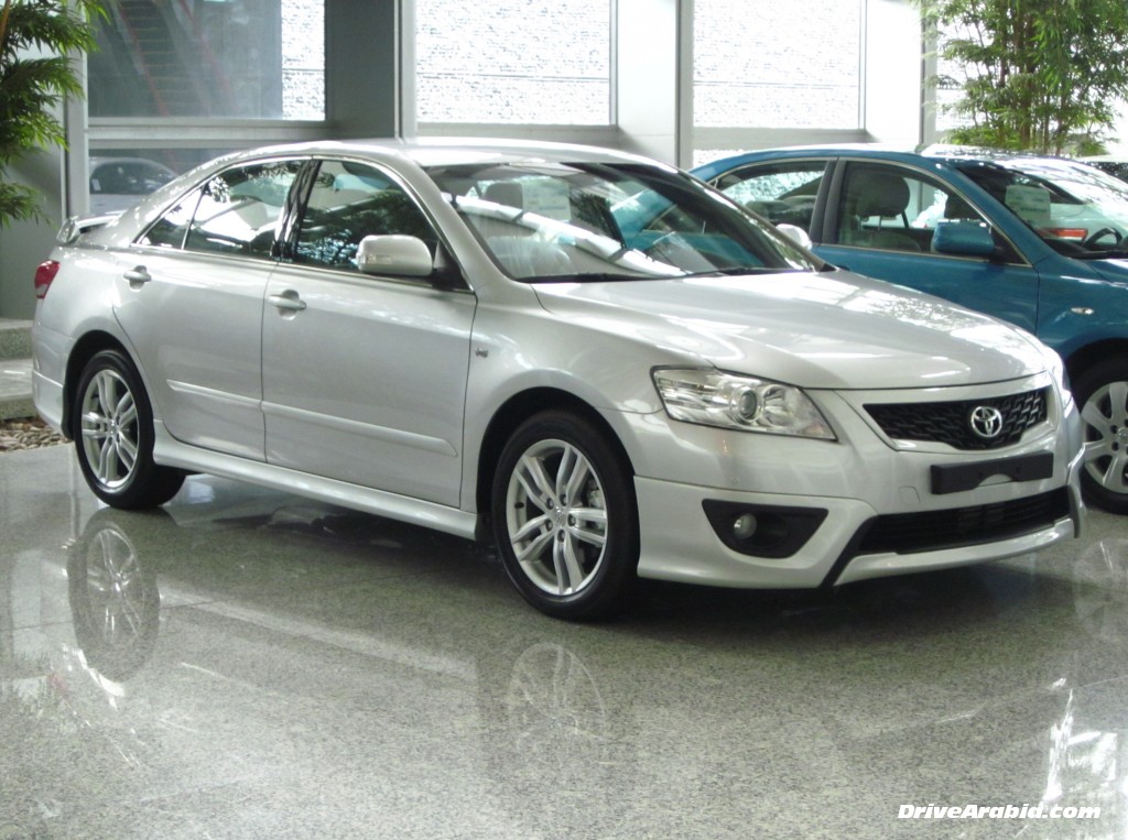 Toyota Aurion 2011 with Touring body-kit in the UAE