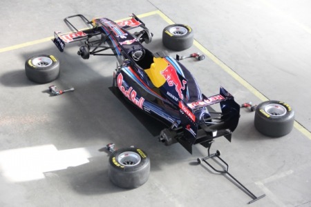 Infiniti Pit Stop Challenge with Red Bull F1 racecar