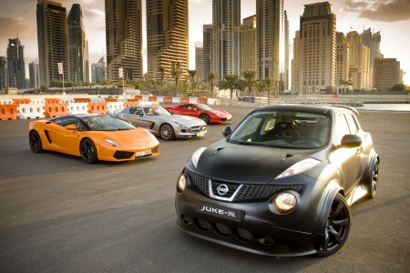 Video of the week: Nissan Juke-R races supercars in Dubai