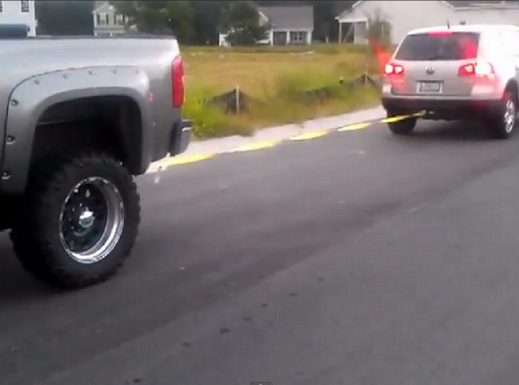 Video of the week: Chevy Silverado vs VW Touareg tug-of-war
