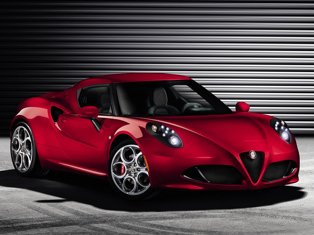 2014 Alfa Romeo 4C production version debuting soon