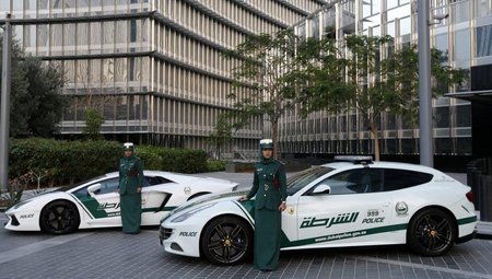 dubai-police-lamborghini-ferrari