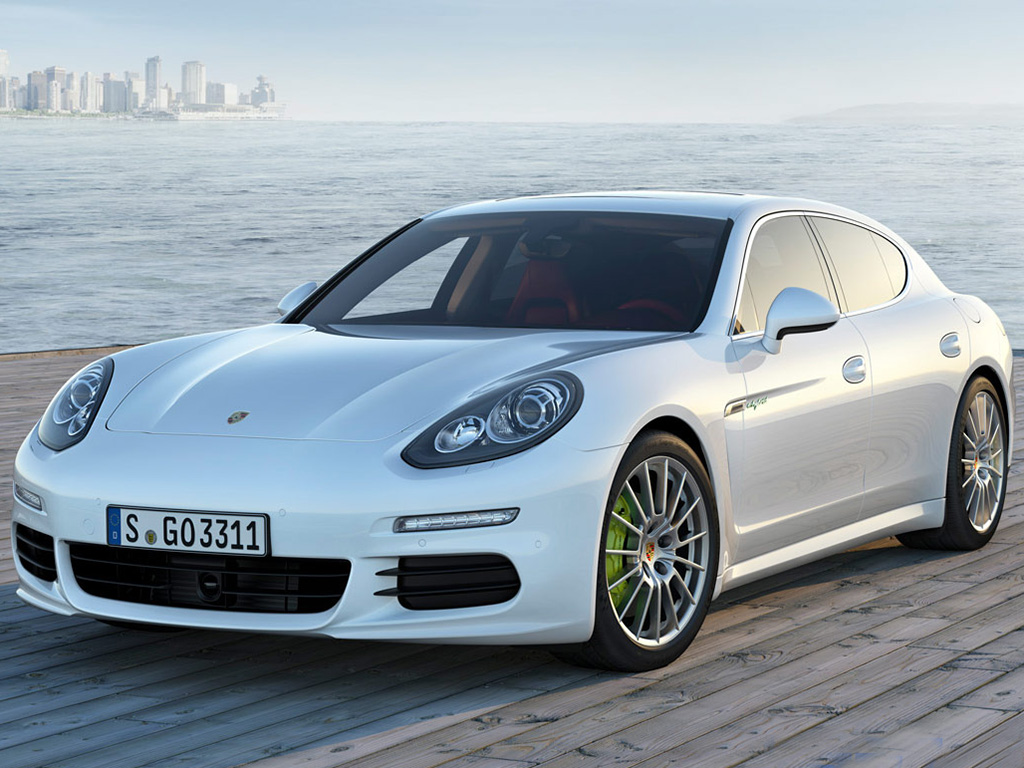 2014 Porsche Panamera goes on sale in UAE