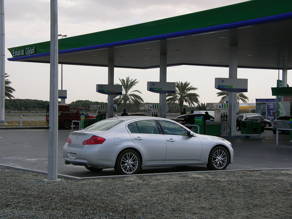 Dubai petrol stations to allow credit card payments again