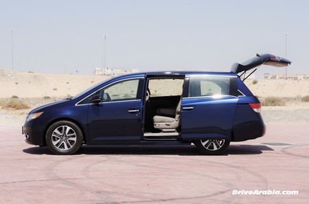 2014 Honda Odyssey Touring in the UAE 5