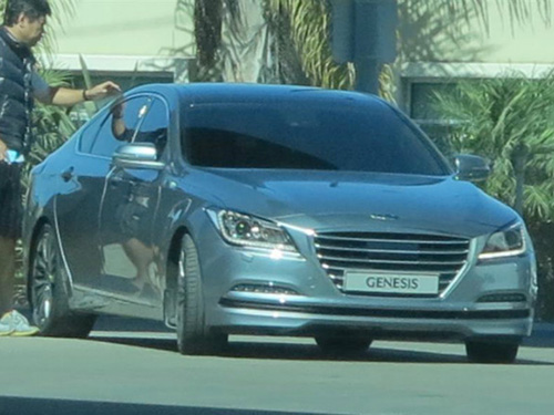 2014 Hyundai Genesis Sedan pictures show up