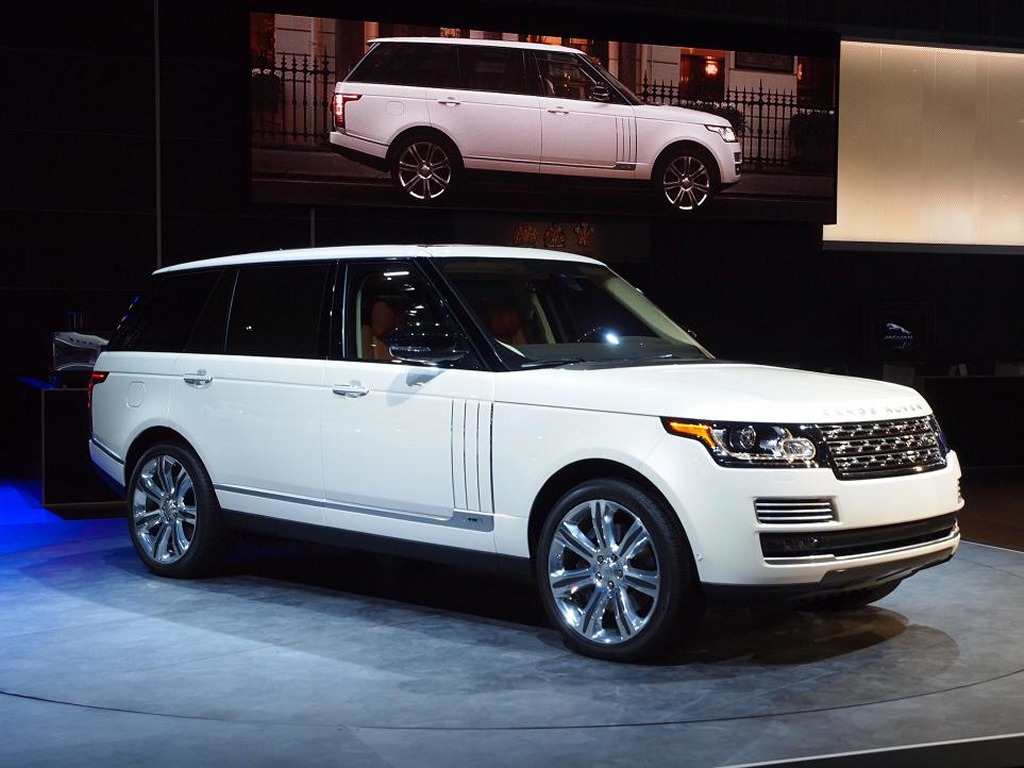 Range Rover Long-Wheelbase live debut at L.A. Auto Show