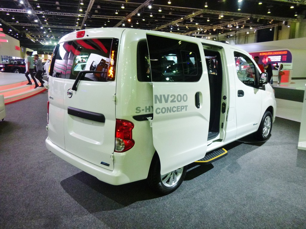 2017 Nissan Nv200 Hybrid Taxi Dubai Motor Show Drive Arabia 2017 Nissan Nv200 Hybrid Taxi Dubai Motor Show