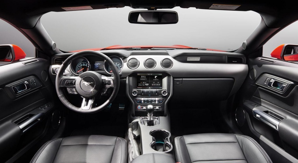 2015 فورد موستانج تحتفل بعيدها الخمسين بتصميم انسيابيّ جديد كلياً (Ford Mustang)