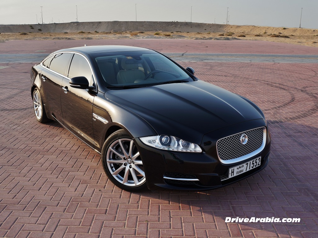 Jaguar XJ спереди
