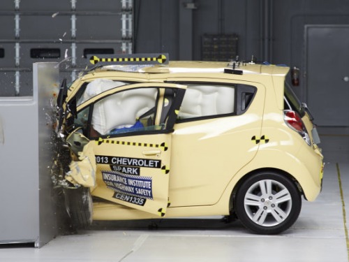 Mini-cars do poorly in "small overlap" crash test