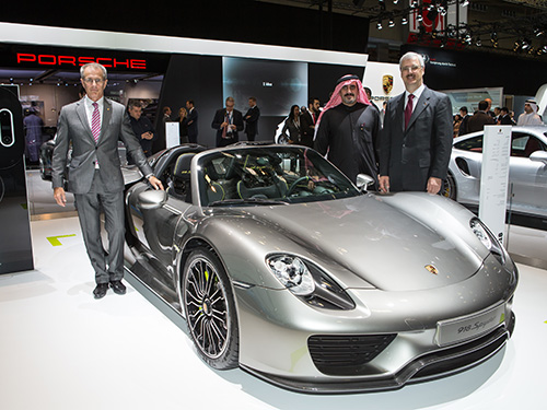 بورشه تحلّق عالياً مع مجموعة من الطرازات الجديدة إقليمياً في معرض قطر للسيارات 2014