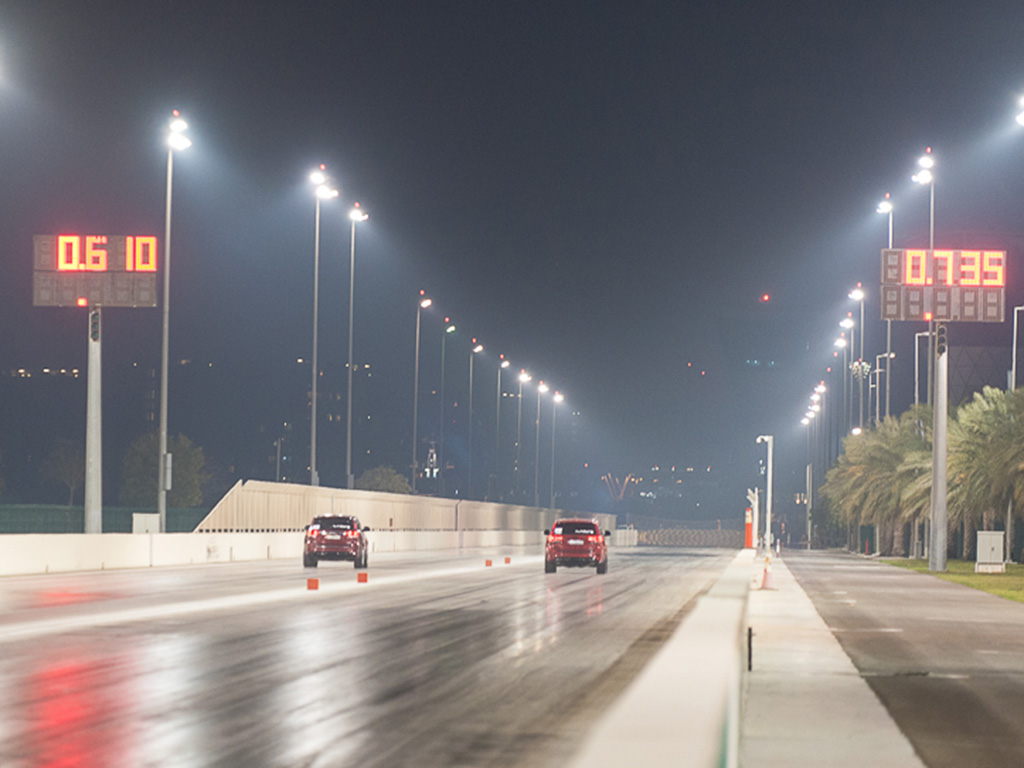 في أبوظبي SRT الغربية للسيارات تستضيف أول سباق السحب لجيب