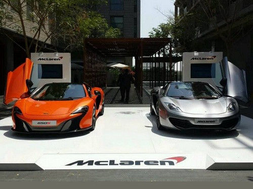 MotorVillage luxury car show at Dubai Financial Centre (DIFC)