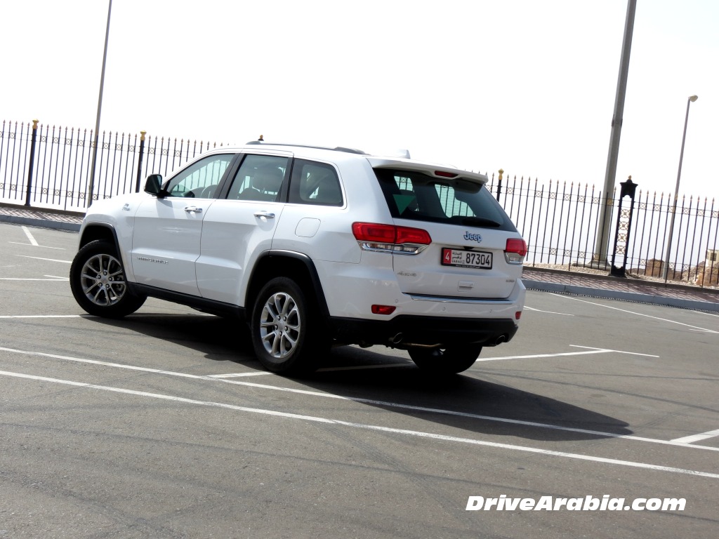 First drive 2014 Jeep Grand Cherokee V6 at Jeep Funatic Al Ain Drive Arabia