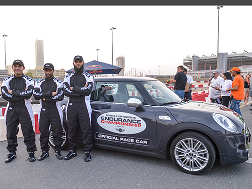 MINI تضع سياراتها للاختبار بطولة كارتدروم دبي للتحمّل