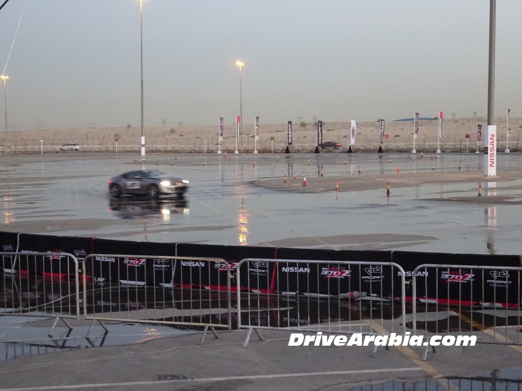 Nissan sets new Guinness world record in Dubai for longest twin-car drifting (video)