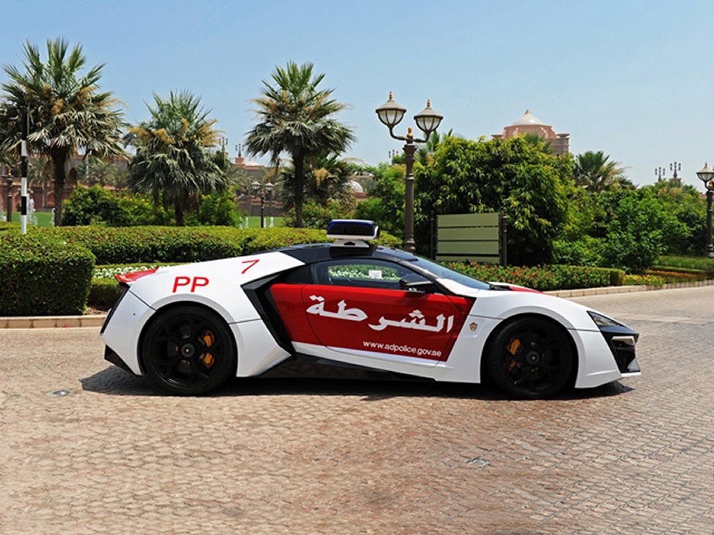 Abu Dhabi introduces Lykan Hypersport police car