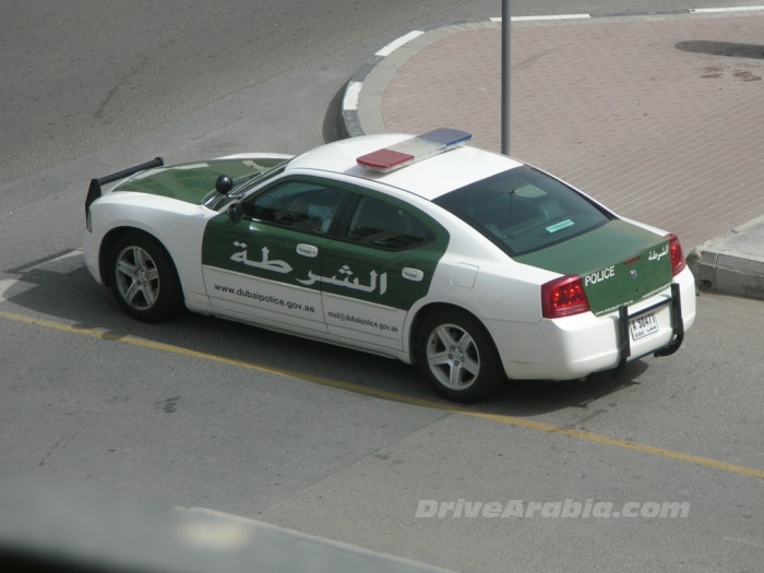 Pay Dubai traffic fines at police patrol cars, literally on the spot