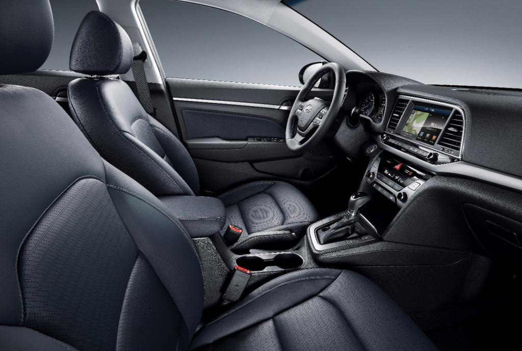 2016 Hyundai Elantra Interior Drive Arabia