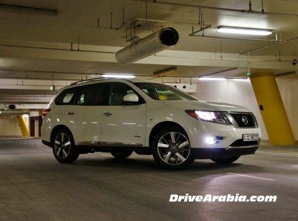 2015-Nissan-Pathfinder-Hybrid-in-the-UAE-3