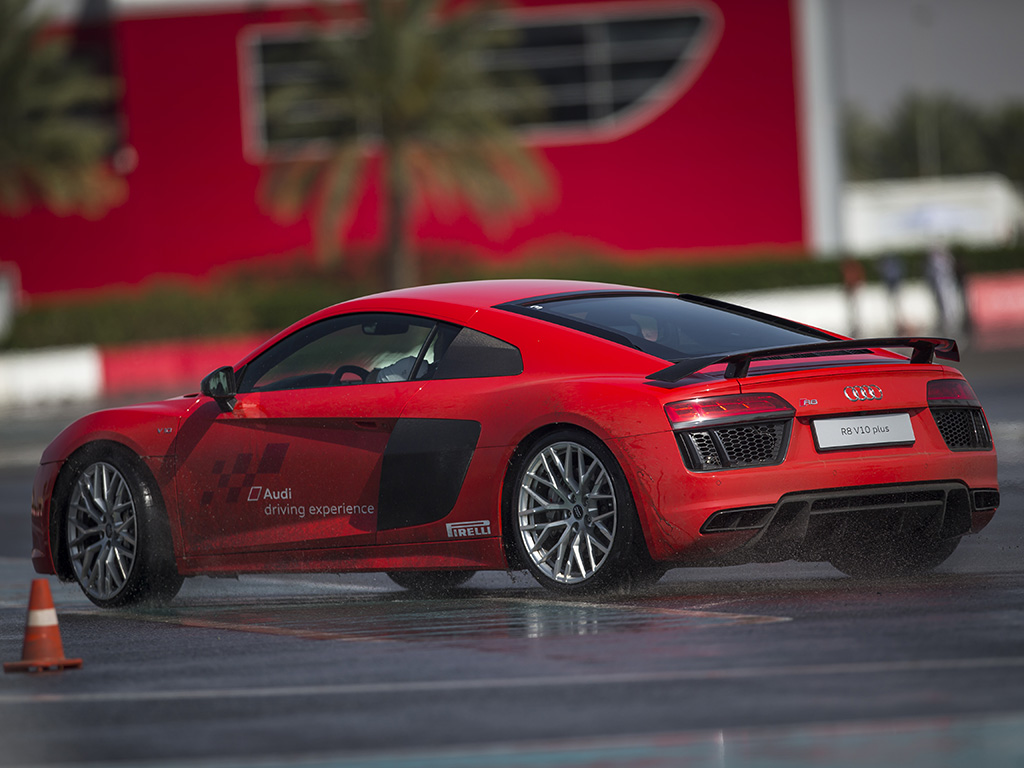 First Drive 2016 Audi R8 V10 Plus In The Uae Drive Arabia