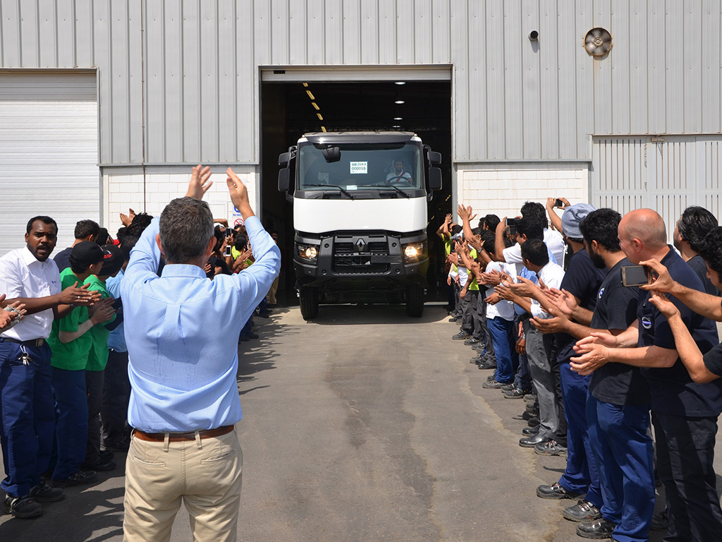 اطلاق أول شاحنة رينو سعودية الصنع من منشأة AVI