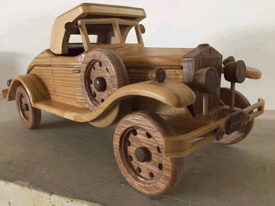 ابداعات فنية لموديلات خشبية للسيارات