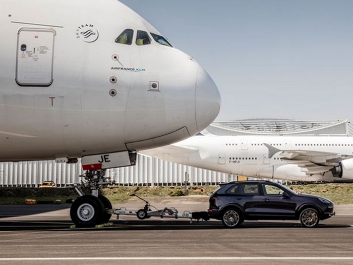Porsche Cayenne Diesel pulls A380 to break world record