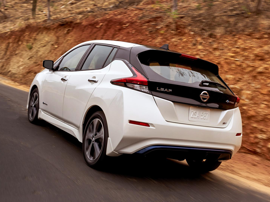 2018-nissan-leaf 