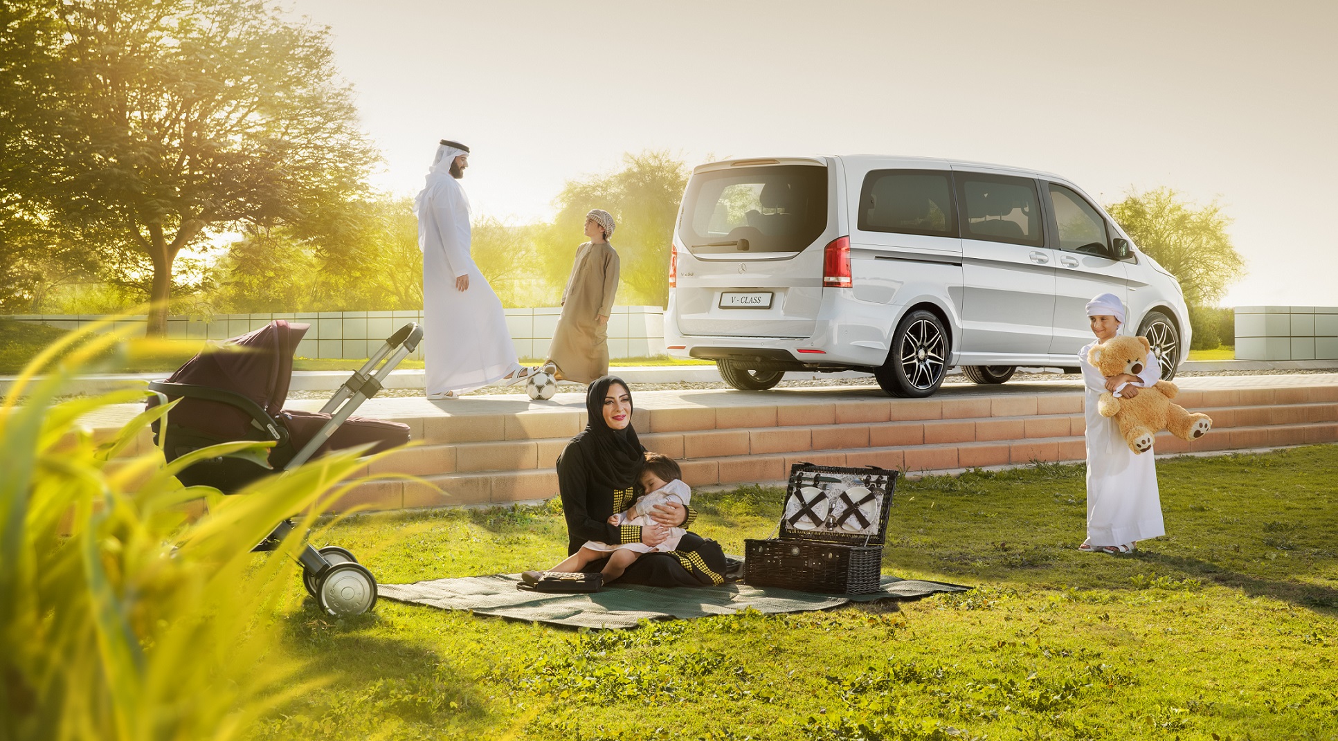 مرسيدس-بنز الفئة-V تقدم للعائلات في الإمارات الحل المثالي للقانون الإلزامي الجديد لمقاعد الأطفال في السيارة