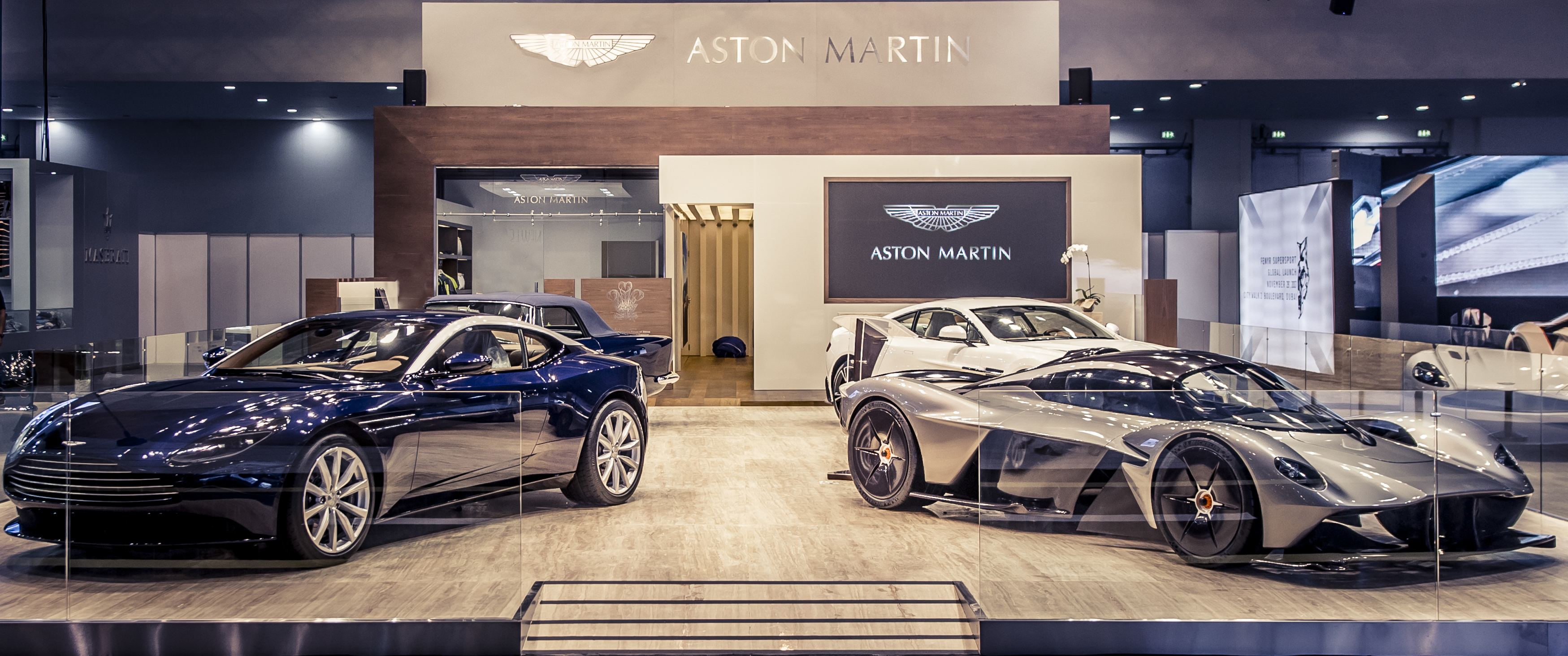 أستون مارتن تشارك في معرض دبي الدولي للسيارات 2017