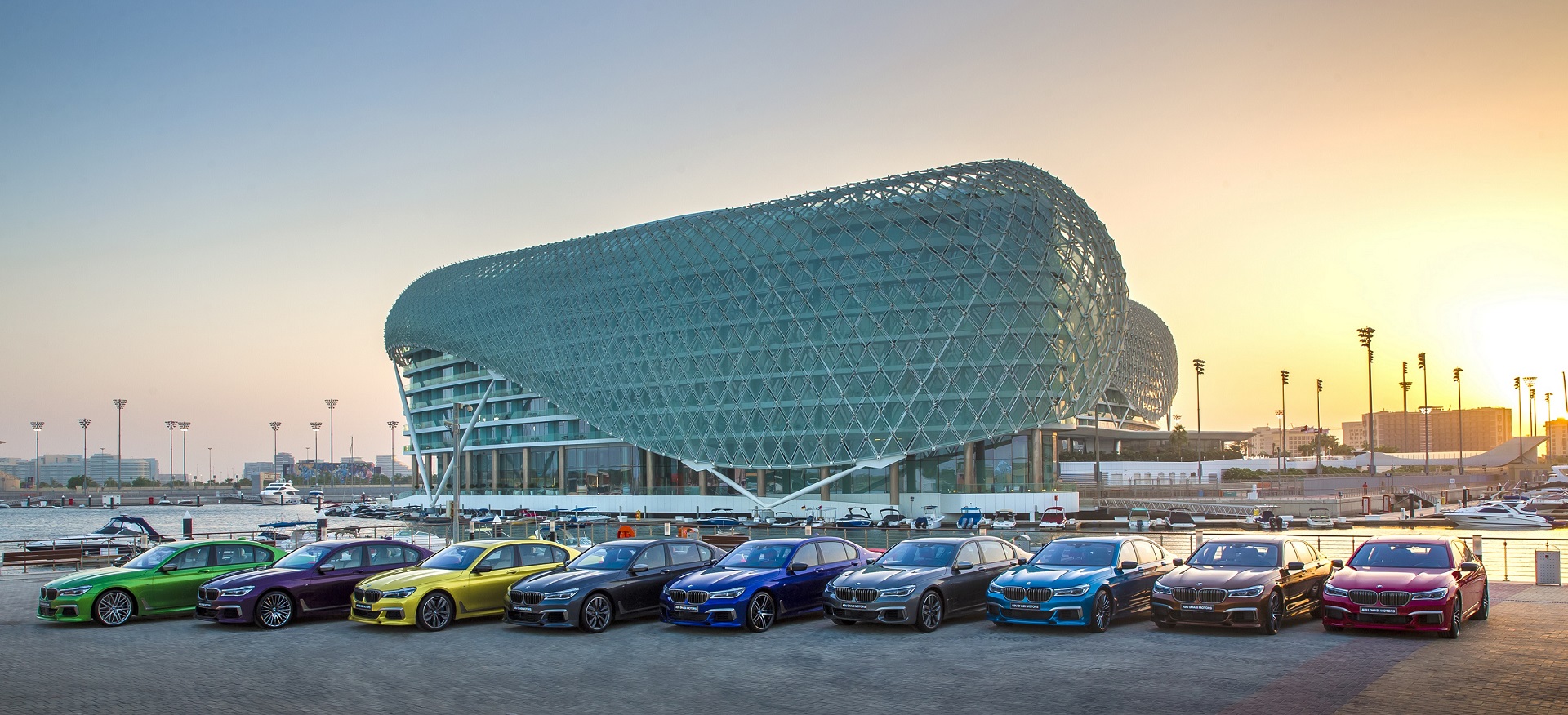 بالفيديو... أكثر من مجرّد لون: شركة أبوظبي موتورز تطرح مجموعة محدودة جداً من سيارات BMW الفئة السابعة الفريدة من نوعها